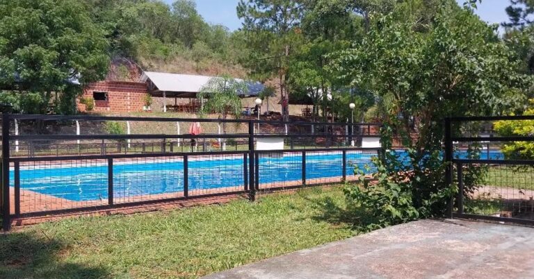Pileta Camping Camioneros